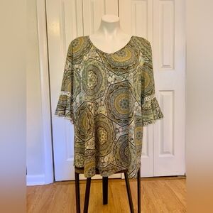 Festival style top with bell sleeves size 3x